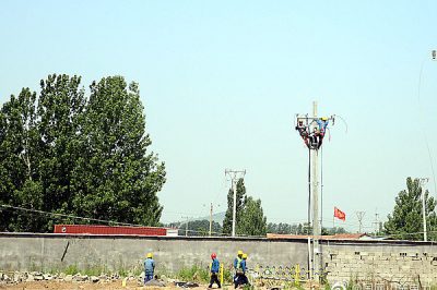 沂南供電公司開(kāi)展線路檢修 客戶(hù)用電有保障
