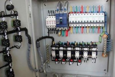 施工現(xiàn)場配電柜怎么安全的接線
