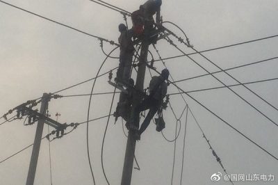 陽信供電公司對(duì)10千伏工業(yè)園開展檢修消缺