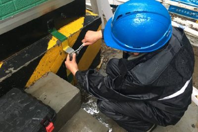 制作箱變接地線，保障設(shè)備增容及時送電