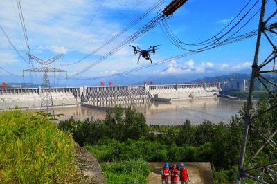湖北電力檢修公司利用無人機對回線路進行紅外線測溫