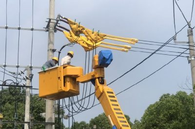 溧水區(qū)供電公司組織員工開(kāi)展不停電更換變壓器項(xiàng)目演練