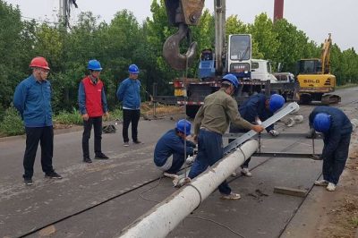 狂風暴雨造成倒桿斷線 奮戰(zhàn)14小時恢復供電