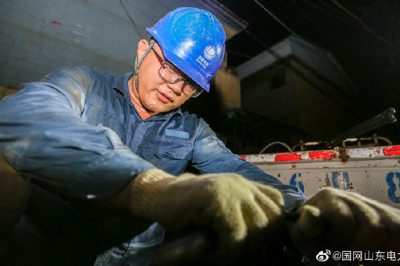 完成兩套懸式絕緣子、一套直線瓷瓶更換及緊線工作，保障附近居民用電安全