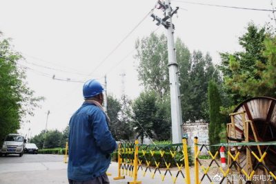 桓臺縣供電公司新立電桿27基、架設(shè)線路1.3公里、敷設(shè)電纜200余米