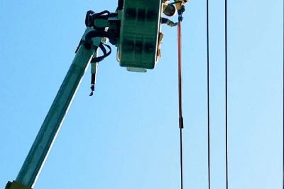 10千伏徐山斗線西范莊支線55號桿帶電T接?xùn)|關(guān)莊南臺，消除線路供電隱患