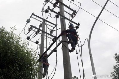 高邑縣城北關(guān)村社區(qū)10千伏線(xiàn)路新導(dǎo)線(xiàn)更換工作