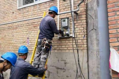 保定市徐水區(qū)供電公司改造低壓出線，提高供電可靠率