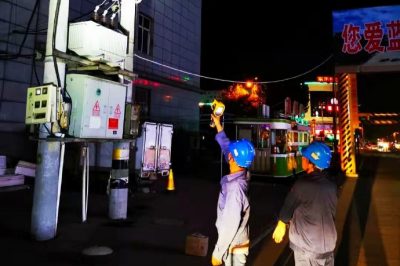 內(nèi)丘縣供電公司對(duì)轄區(qū)內(nèi)配電變壓器、高低壓線路進(jìn)行紅外測(cè)溫