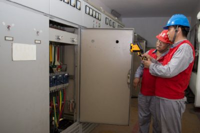 黃山供電公司對(duì)屯溪老街區(qū)域開(kāi)展設(shè)備特巡