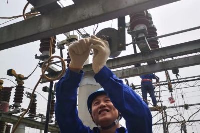 網天府新區(qū)供電公司在35kV永安變電站進行消缺