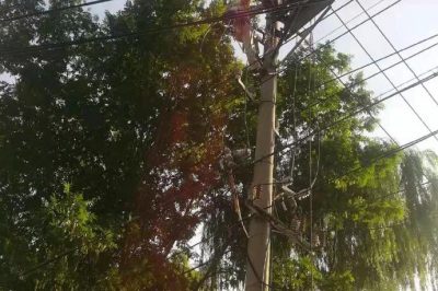 10千伏西站L13線桿塔柱上開(kāi)關(guān)燒壞進(jìn)行搶修