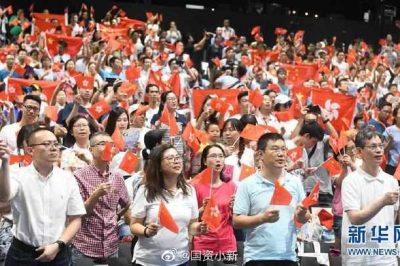 “香港，拉緊我的手！”