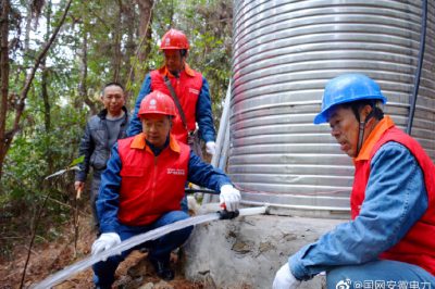 潛山市供電公司對(duì)飲水工程安裝好電表
