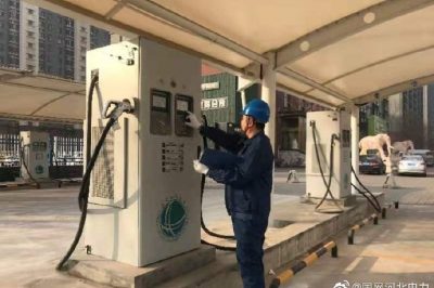 電力小哥節(jié)假日”不打烊” 傾心服務(wù)”充電樁”