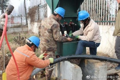 為企業(yè)元旦開工敷纜送電