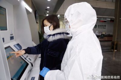 營(yíng)業(yè)廳女工抗疫慶“三八” 堅(jiān)守工作崗位