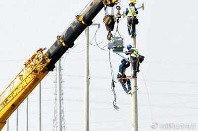 臨電箱變安裝開關(guān) 保障項(xiàng)目建設(shè)用電