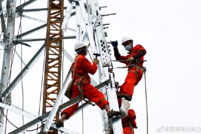 加緊施工，確保鄉(xiāng)鎮(zhèn)電網(wǎng)“強(qiáng)筋壯骨”