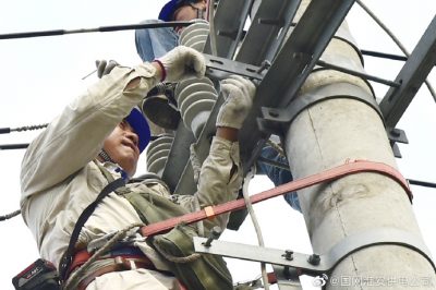 變壓器增容同時(shí)更換戶(hù)外箱和進(jìn)出線電纜