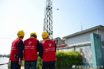 無(wú)人機(jī)巡檢戶外避雷針和110千伏門(mén)架
