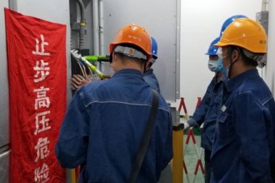 國(guó)際港務(wù)區(qū)港務(wù)西站與廣場(chǎng)南路西北角進(jìn)行新裝供電工作