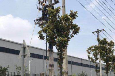 開展應急項目健緣醫(yī)療配電工程斷路器安裝工作