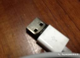 手機充電器必選“原配”，充電時候不離人