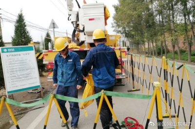 在10千伏孝營線3號桿帶負(fù)荷安裝跌落式熔斷器