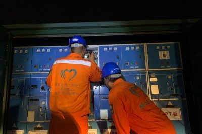 對10千伏周莊線、10千伏麗都線開展夜巡測溫工作