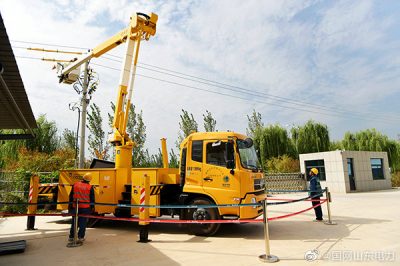 對(duì)10千伏鎮(zhèn)北線(xiàn)58號(hào)桿處開(kāi)關(guān)開(kāi)展帶電接火作業(yè)