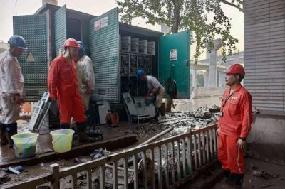 洪峰過境主城25支搶修隊伍24小時不間斷搶修復電