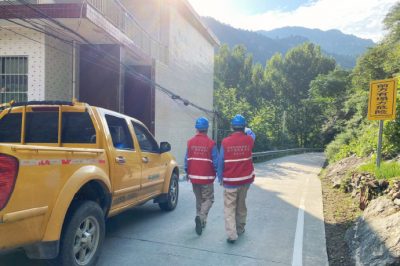 對十里廟沿山地區(qū)進行防訊特巡保電工作