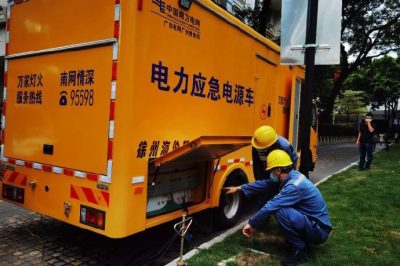 現(xiàn)場檢查供電設備，為供電電源接入應急發(fā)電車