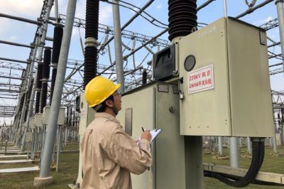 開展變電站安全巡視，確保設(shè)備安全運(yùn)行