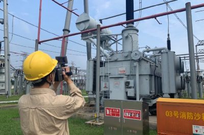 在上黨變電站開展主變壓器、二次設(shè)備室等區(qū)域的紅外測溫工作