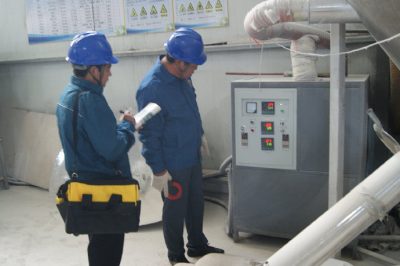 對客戶的配電盤、啟動柜、電表箱、保護器、接地線等進行排查測試