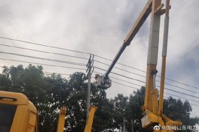 10千伏大泊線海盟雙回32號桿開展帶電消缺作業(yè)