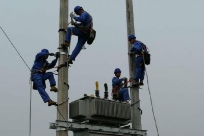 國(guó)網(wǎng)無(wú)極縣供電公司簡(jiǎn)化流程、提速進(jìn)度，確保企業(yè)盡早用電