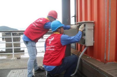 對周邊臺區(qū)各處電力設(shè)備以及周邊各大冷庫、制冰廠進行全方位檢查