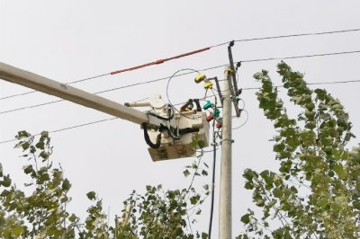 新上250千伏安變壓器帶電搭頭