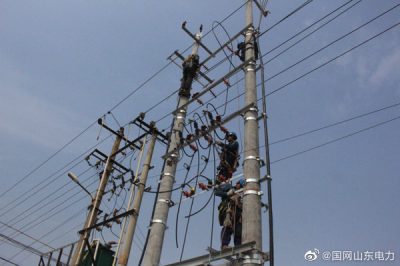 對村子電力設施進行升級改造