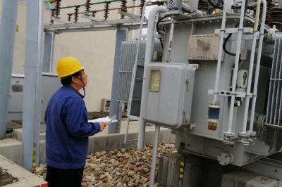 運維人員立即投身到緊張的設(shè)備巡視工作中