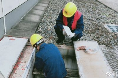 在頂光坡變電站開展防小動(dòng)物排查工作