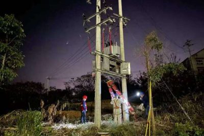 供電所組織人員上門查勘，搶修