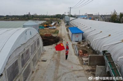 檢查養(yǎng)雞場用電設(shè)備，全力做好養(yǎng)殖基地跟蹤服務(wù)工作