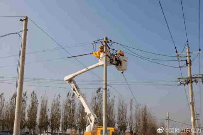 對(duì)1號(hào)至35號(hào)桿進(jìn)行帶電消缺，檢查、緊固設(shè)備螺絲