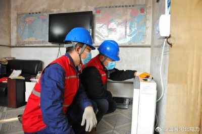 對黃驊鎮(zhèn)樓東村煤改電用戶檢查采暖用電設(shè)施進行安全隱患排查