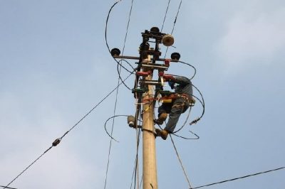 為10千伏李邢5328線更換電桿、金具