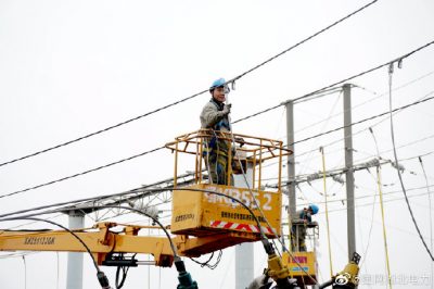 更換祝站35kV變電站老舊隔離開關(guān)